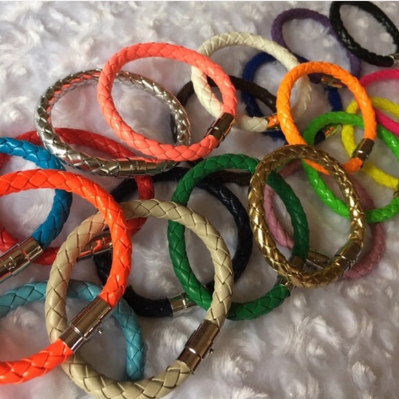 CAROL TIFFANY BLUE MAGNETIC WOVEN CLASP BRACELET - Picture 3 of 6